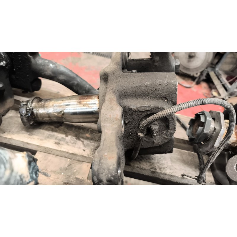 Recambio de mangueta delantera derecha para mercedes-benz axor 2-ejes 18 ton 2004  6.4 diesel (om 906 la) referencia OEM IAM A94