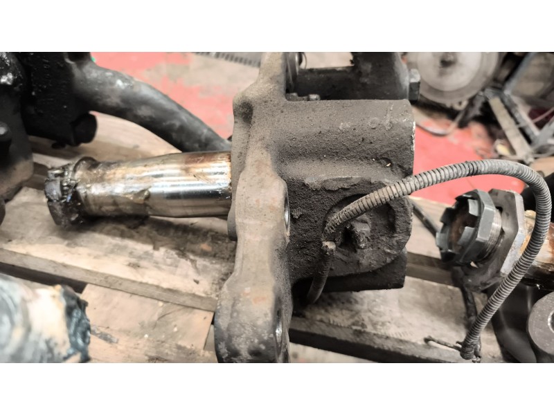 Recambio de mangueta delantera derecha para mercedes-benz axor 2-ejes 18 ton 2004  6.4 diesel (om 906 la) referencia OEM IAM A94