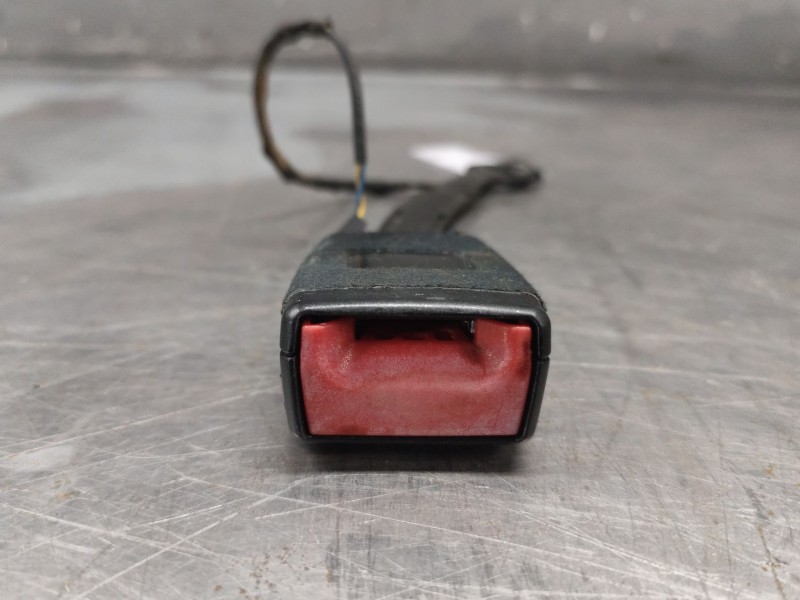 Recambio de enganche de cinturon delantero derecho para seat leon (5f1) 1.6 tdi referencia OEM IAM   