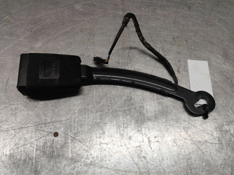 Recambio de enganche de cinturon delantero derecho para seat leon (5f1) 1.6 tdi referencia OEM IAM   