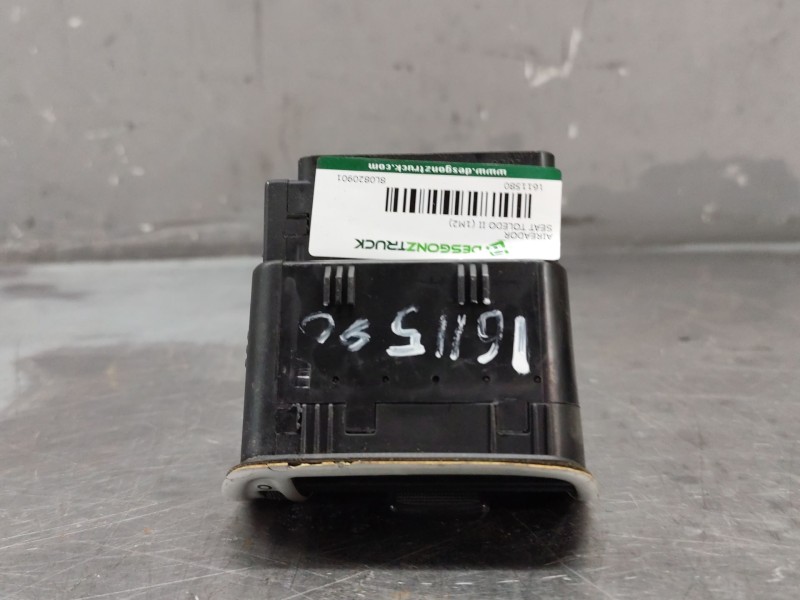 Recambio de aireador para seat toledo ii (1m2) 1.9 tdi referencia OEM IAM 8L0820901  