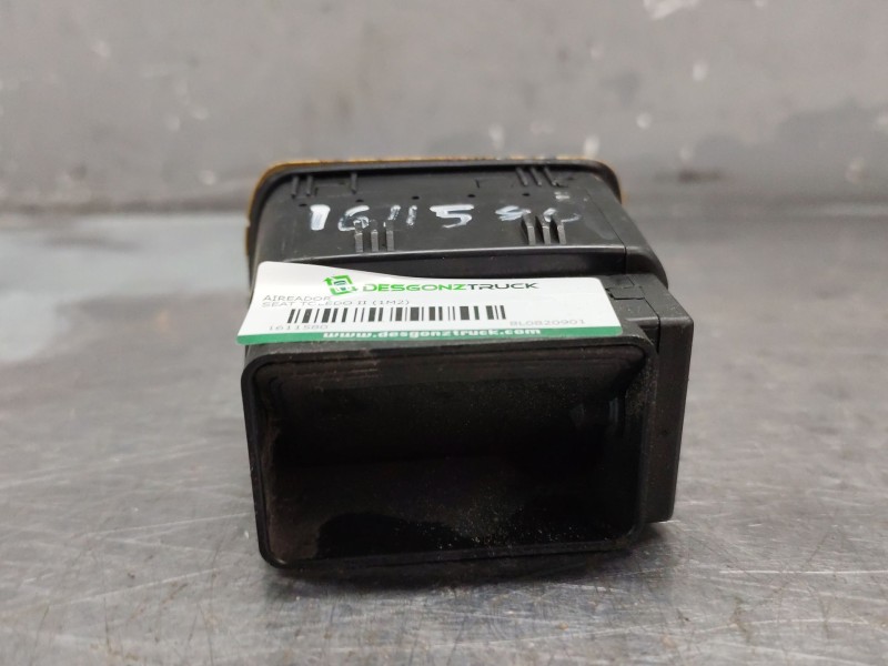 Recambio de aireador para seat toledo ii (1m2) 1.9 tdi referencia OEM IAM 8L0820901  