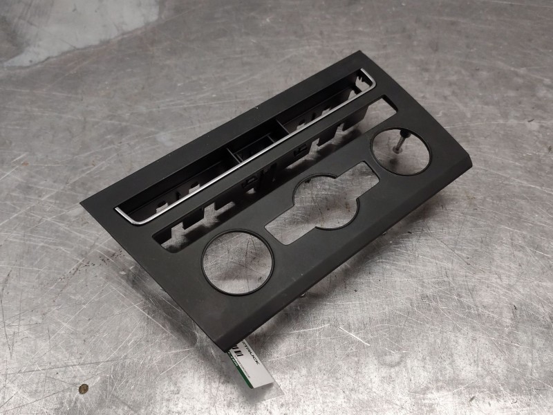 Recambio de moldura climatizacion para seat leon (5f1) 1.6 tdi referencia OEM IAM 5F0858060E 5F0858080G 