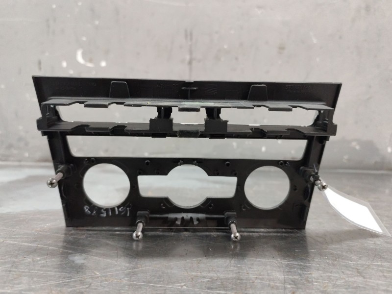 Recambio de moldura climatizacion para seat leon (5f1) 1.6 tdi referencia OEM IAM 5F0858060E 5F0858080G 