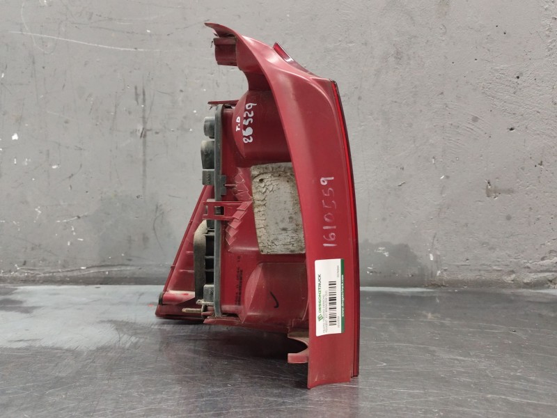 Recambio de piloto trasero derecho para peugeot 307 break/sw (s2) sw referencia OEM IAM 557684A  