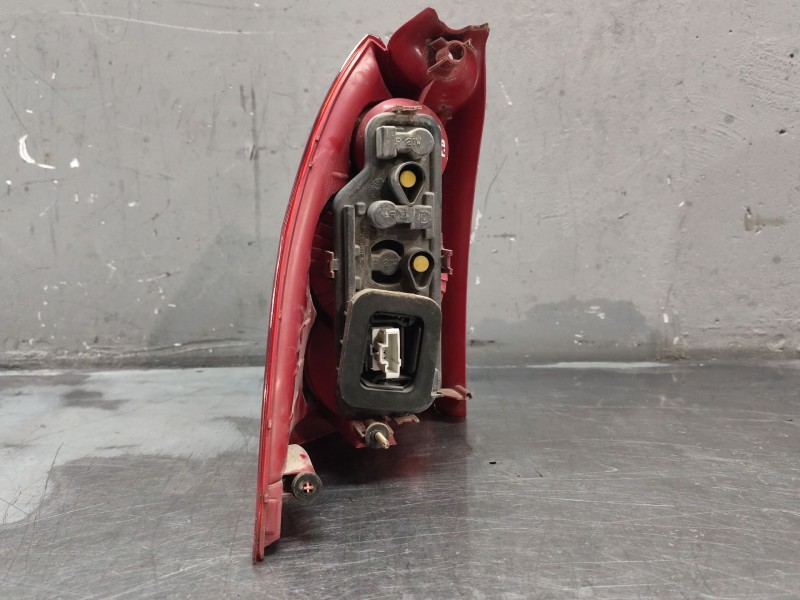 Recambio de piloto trasero derecho para peugeot 307 break/sw (s2) sw referencia OEM IAM 557684A  