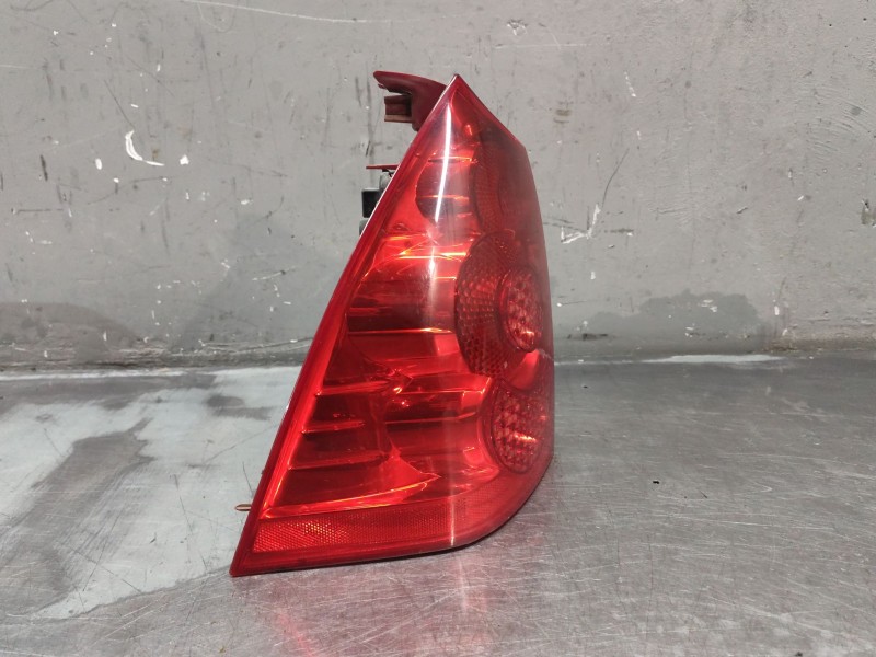 Recambio de piloto trasero izquierdo para peugeot 307 break/sw (s2) sw referencia OEM IAM 557686A  