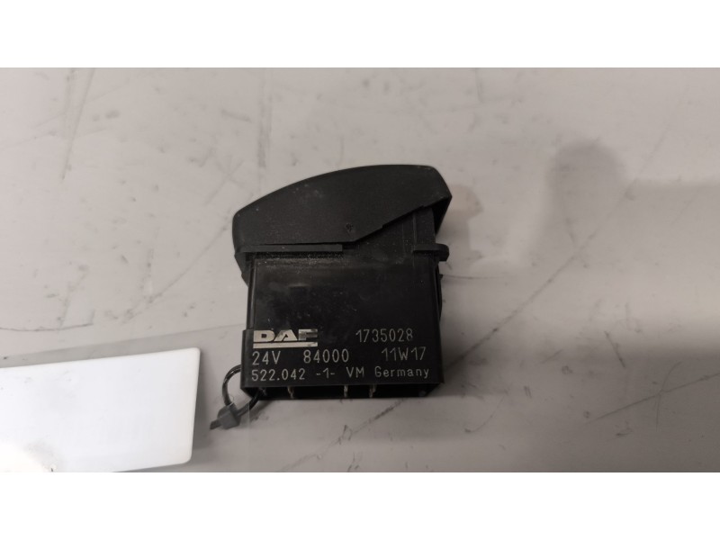Recambio de interruptor para daf serie xf105.xxx 12.9 diesel referencia OEM IAM 1735028  