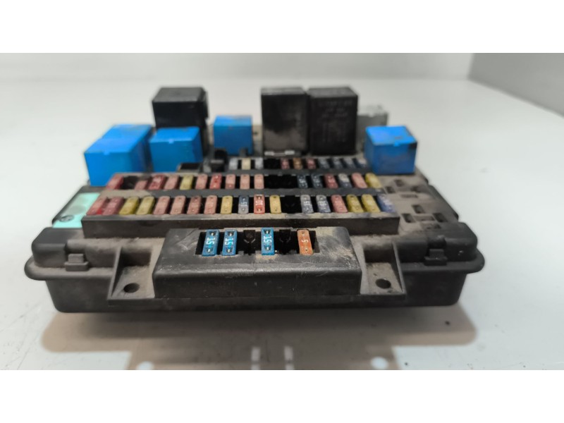 Recambio de caja reles / fusibles para daf serie lf45 desde 01 5.9 diesel referencia OEM IAM 5010516886  