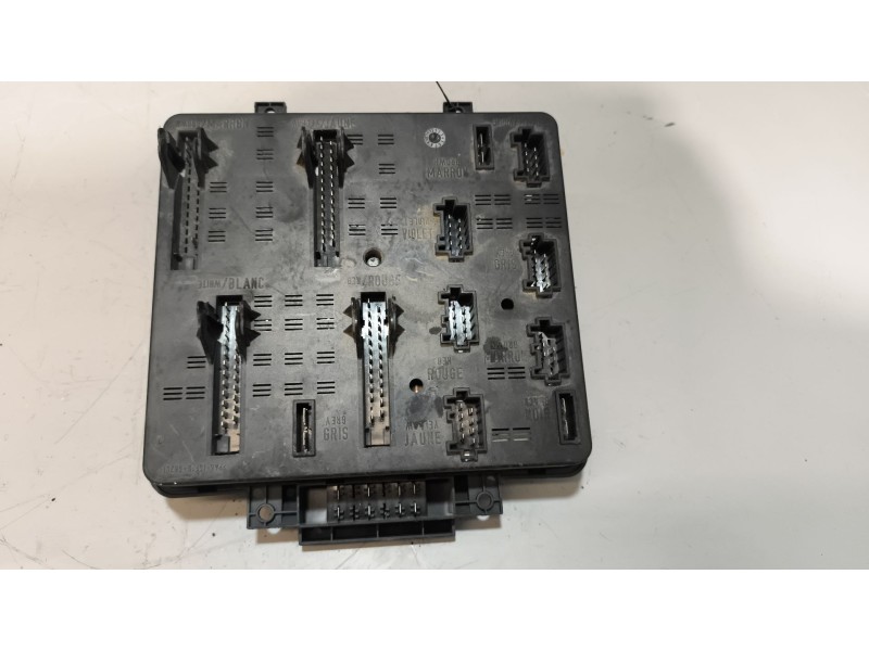 Recambio de caja reles / fusibles para daf serie lf45 desde 01 5.9 diesel referencia OEM IAM 5010516886  