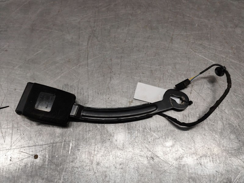 Recambio de enganche de cinturon delantero izquierdo para seat leon (5f1) 1.6 tdi referencia OEM IAM 5F0857755A  