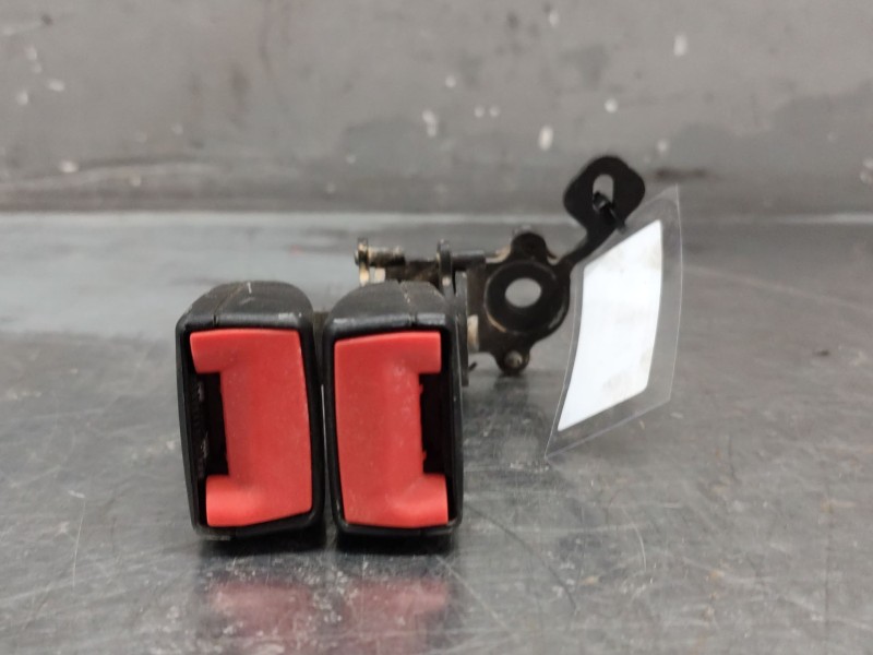 Recambio de enganche de cinturon trasero central para seat leon (5f1) 1.6 tdi referencia OEM IAM 5F0857739  