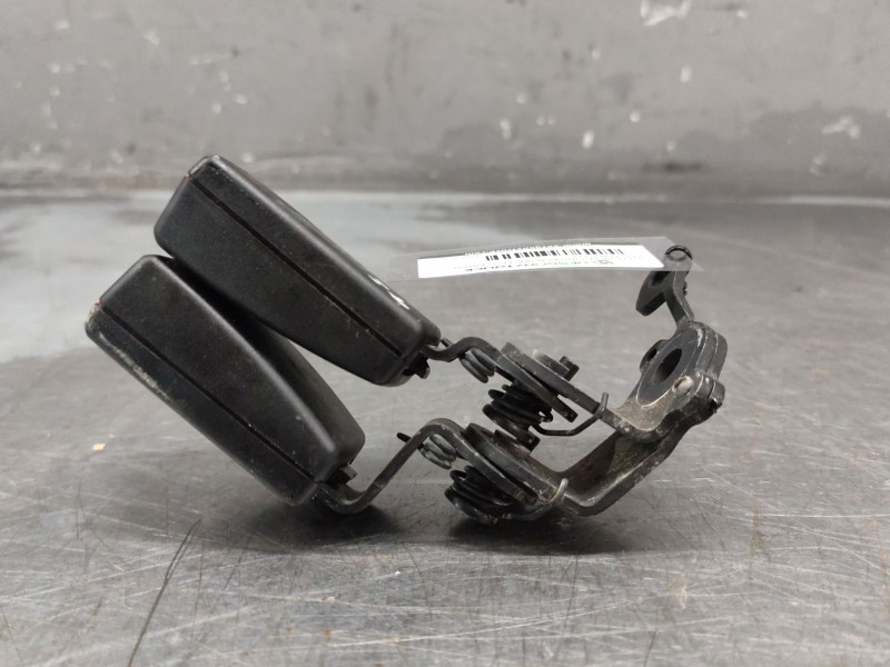 Recambio de enganche de cinturon trasero central para seat leon (5f1) 1.6 tdi referencia OEM IAM 5F0857739  