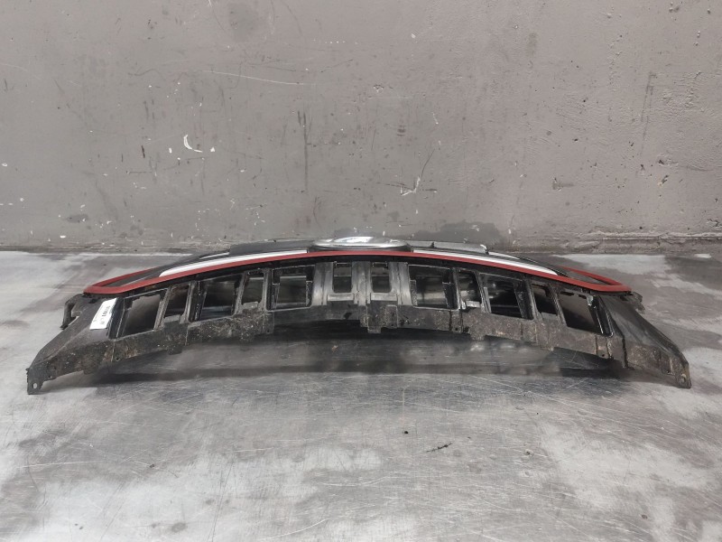 Recambio de rejilla paragolpes central para hyundai i30 (gd) 1.6 crdi referencia OEM IAM   