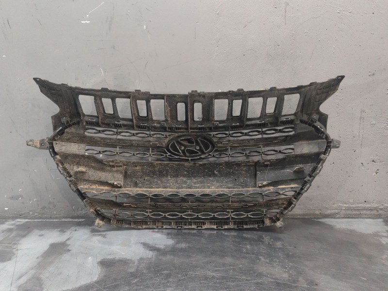 Recambio de rejilla paragolpes central para hyundai i30 (gd) 1.6 crdi referencia OEM IAM   