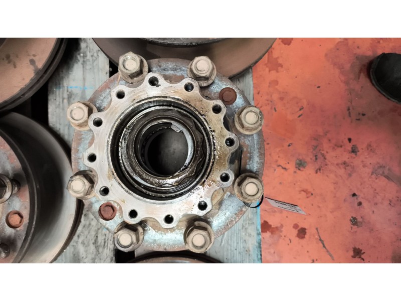 Recambio de buje trasero izquierdo para iveco eurocargo fg 120 e larga distancia referencia OEM IAM 7184073  