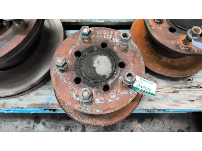 Recambio de buje delantero para nissan cabstar 01.04  cabina doble cabina doble referencia OEM IAM 402049X201  