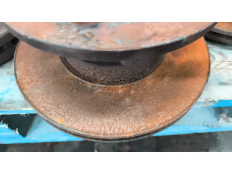 Recambio de buje delantero para nissan cabstar 01.04  cabina doble cabina doble referencia OEM IAM 402049X201  
