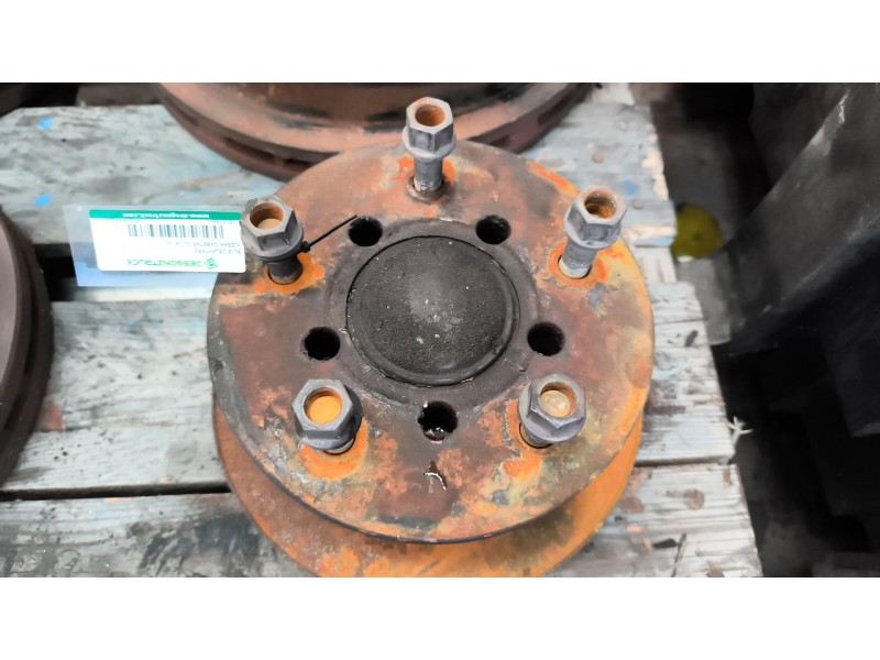 Recambio de buje delantero para nissan cabstar 01.04  cabina doble cabina doble referencia OEM IAM 402049X201  