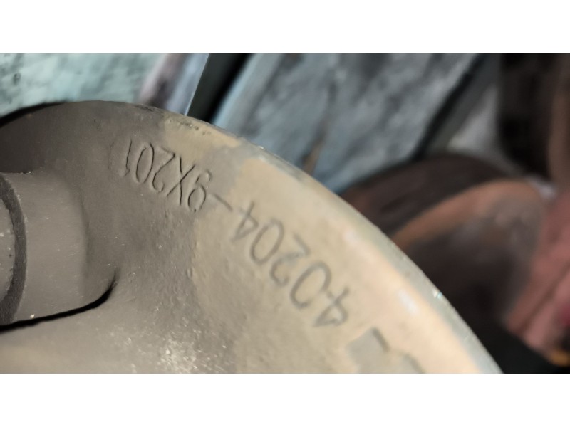 Recambio de buje delantero para nissan cabstar 01.04  cabina doble cabina doble referencia OEM IAM 402049X201  