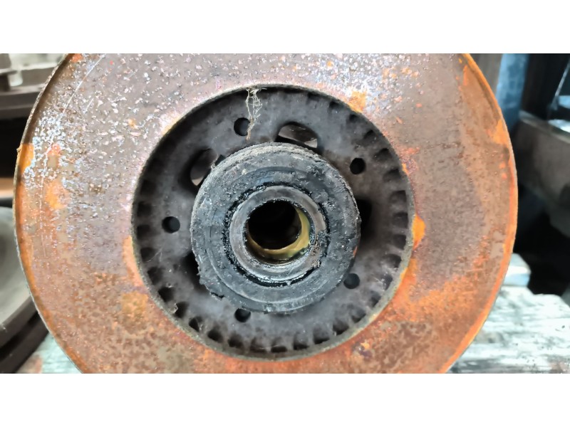 Recambio de buje delantero para nissan cabstar 01.04  cabina doble cabina doble referencia OEM IAM 402049X201  