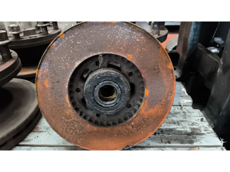 Recambio de buje delantero para nissan cabstar 01.04  cabina doble cabina doble referencia OEM IAM 402049X201  