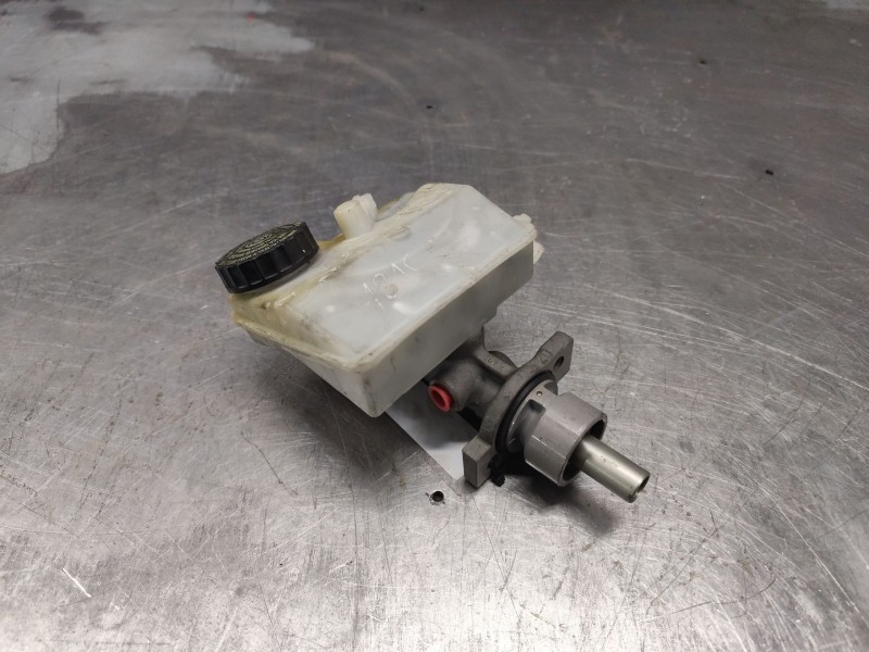 Recambio de bomba freno para peugeot 206 berlina xr referencia OEM IAM 31000620  