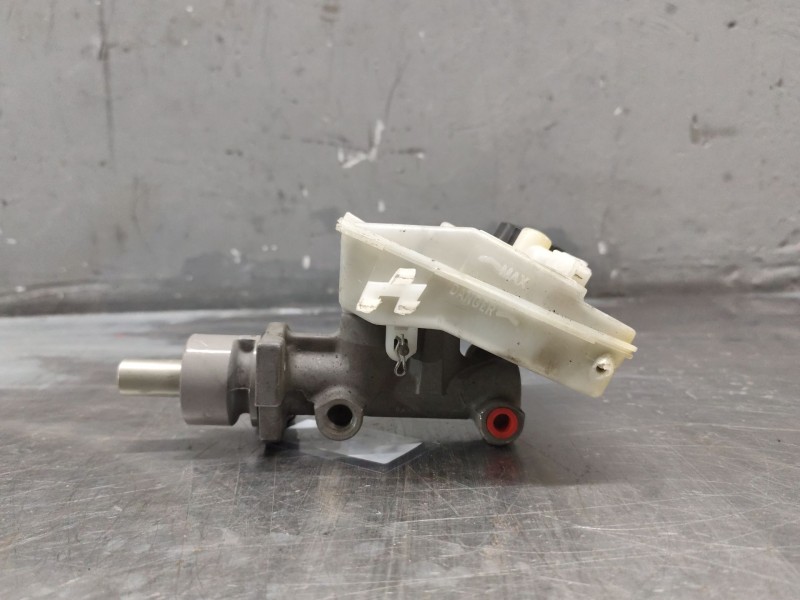 Recambio de bomba freno para peugeot 206 berlina xr referencia OEM IAM 31000620  