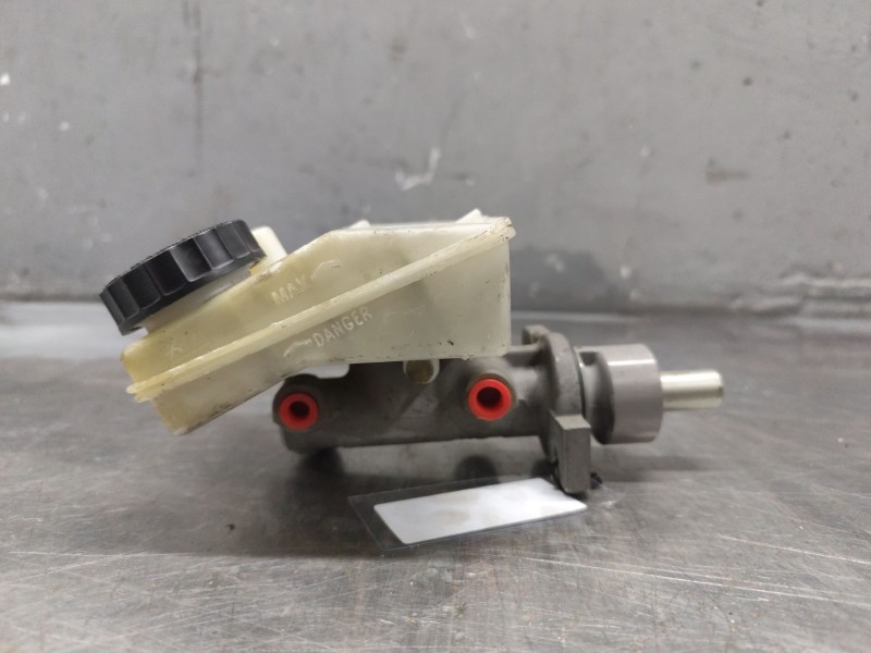 Recambio de bomba freno para peugeot 206 berlina xr referencia OEM IAM 31000620  