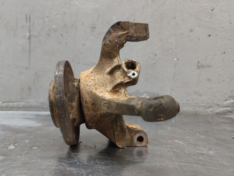 Recambio de mangueta delantera izquierda para renault master ii furgoneta (fd) 2.5 dci referencia OEM IAM   