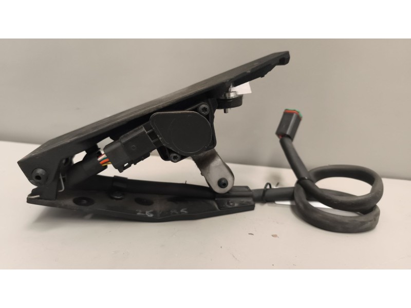 Recambio de pedal acelerador para renault magnum ab diesel referencia OEM IAM 84557548  