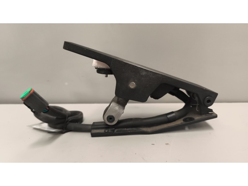 Recambio de pedal acelerador para renault magnum ab diesel referencia OEM IAM 84557548  