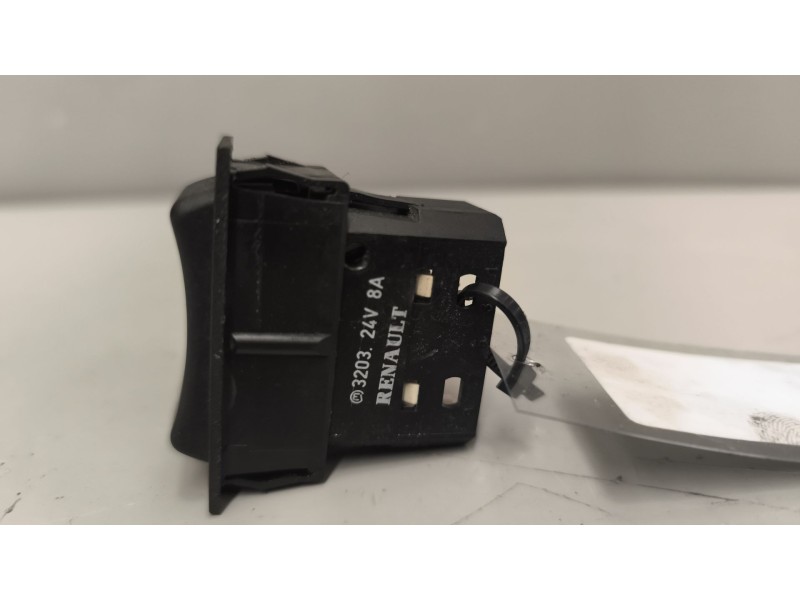 Recambio de mando elevalunas delantero izquierdo para renault magnum ab diesel referencia OEM IAM   