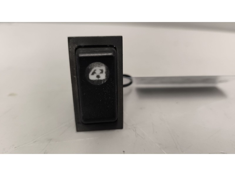 Recambio de mando elevalunas delantero derecho para renault magnum ab diesel referencia OEM IAM   