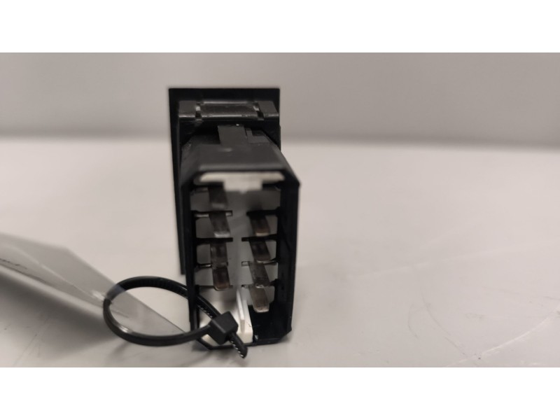 Recambio de mando elevalunas delantero derecho para renault magnum ab diesel referencia OEM IAM   