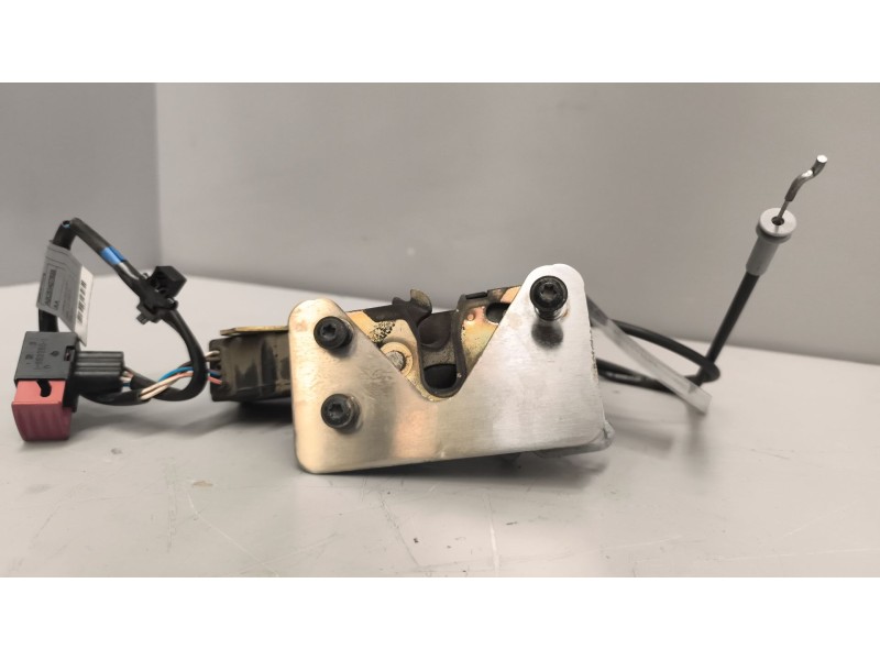 Recambio de cerradura puerta delantera derecha para renault magnum ab diesel referencia OEM IAM 7482280160  