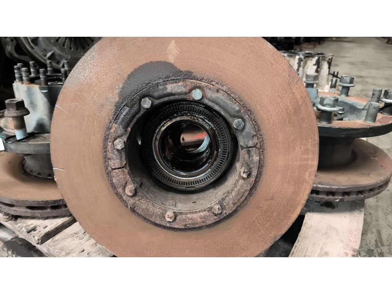 Recambio de buje trasero derecho para renault serie t 12.8 diesel referencia OEM IAM 7485107753 7420557646 7421328206