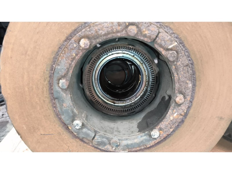 Recambio de buje trasero izquierdo para renault serie t 12.8 diesel referencia OEM IAM 7485107753 7420557646 7421328206