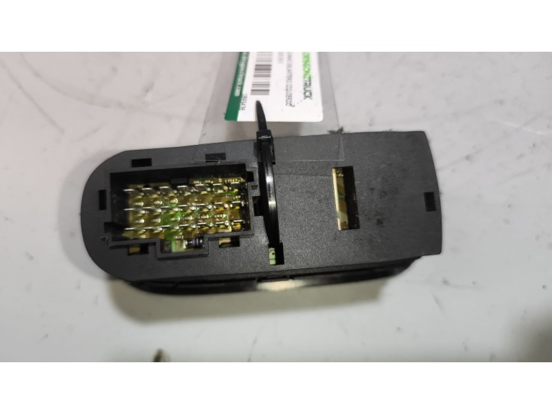 Recambio de mando elevalunas delantero izquierdo para daf serie xf105.xxx 12.9 diesel referencia OEM IAM 1895436  