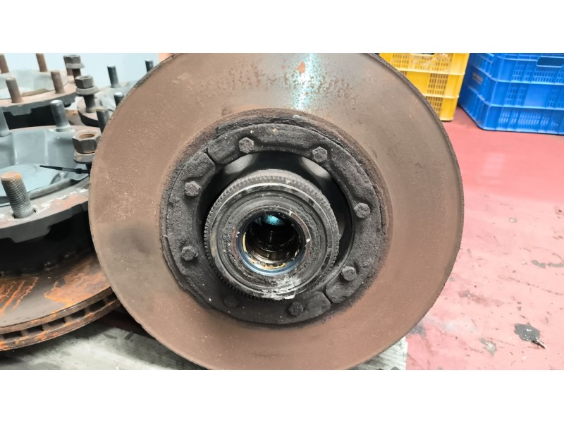Recambio de buje delantero para renault magnum ab 2005 12.8 diesel referencia OEM IAM 7421022433  