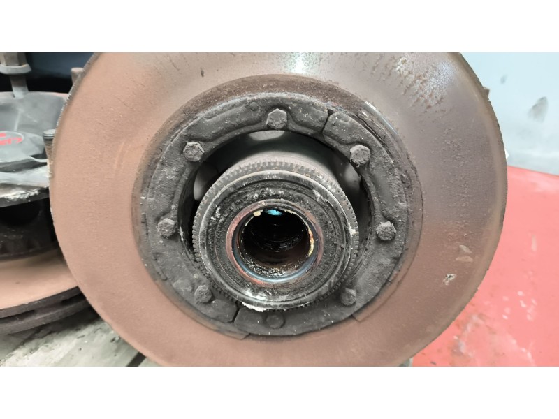 Recambio de buje delantero para renault magnum ab 2005 12.8 diesel referencia OEM IAM 7421022433  