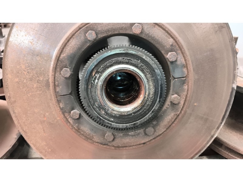 Recambio de buje delantero para renault magnum ab 2005 12.8 diesel referencia OEM IAM 7421022433  