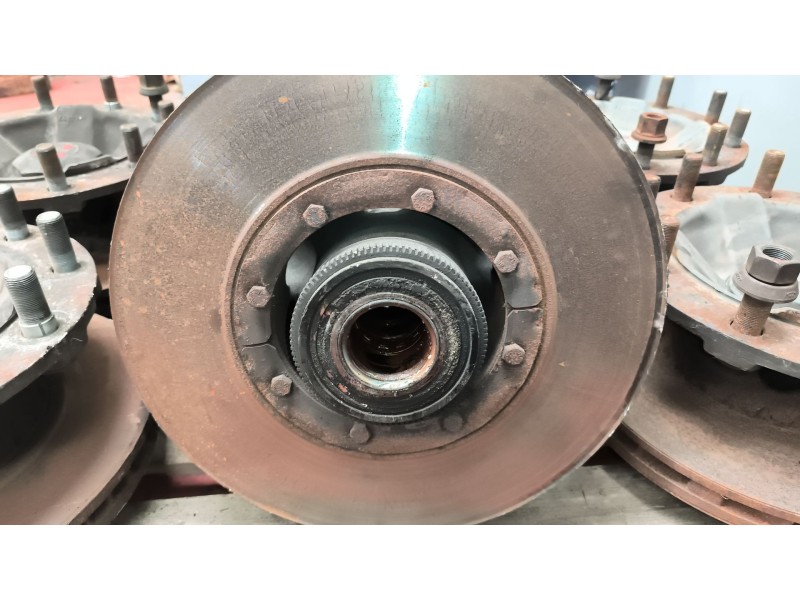 Recambio de buje delantero para renault magnum ab 2005 12.8 diesel referencia OEM IAM 7421022433  