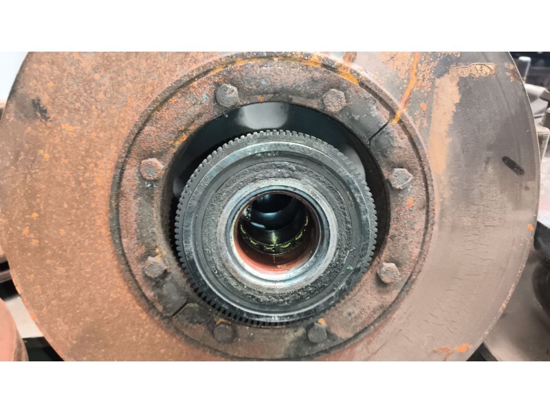 Recambio de buje delantero para renault magnum ab 2005 12.8 diesel referencia OEM IAM 7421022433  
