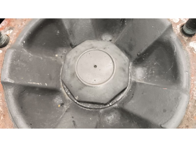 Recambio de buje delantero para renault magnum ab 2005 12.8 diesel referencia OEM IAM 7421022433  