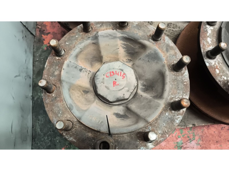 Recambio de buje delantero para renault premium lander 10.8 diesel referencia OEM IAM 7421022433  