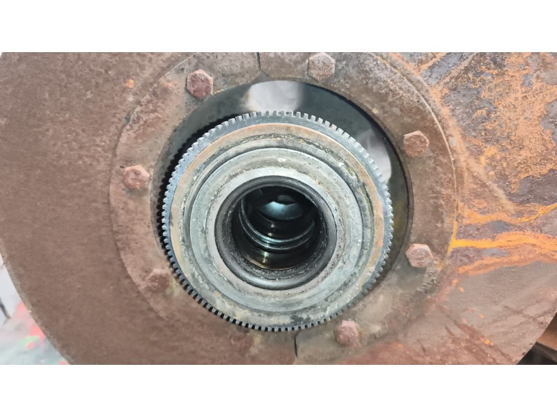 Recambio de buje delantero para renault premium lander 10.8 diesel referencia OEM IAM 7421022433  