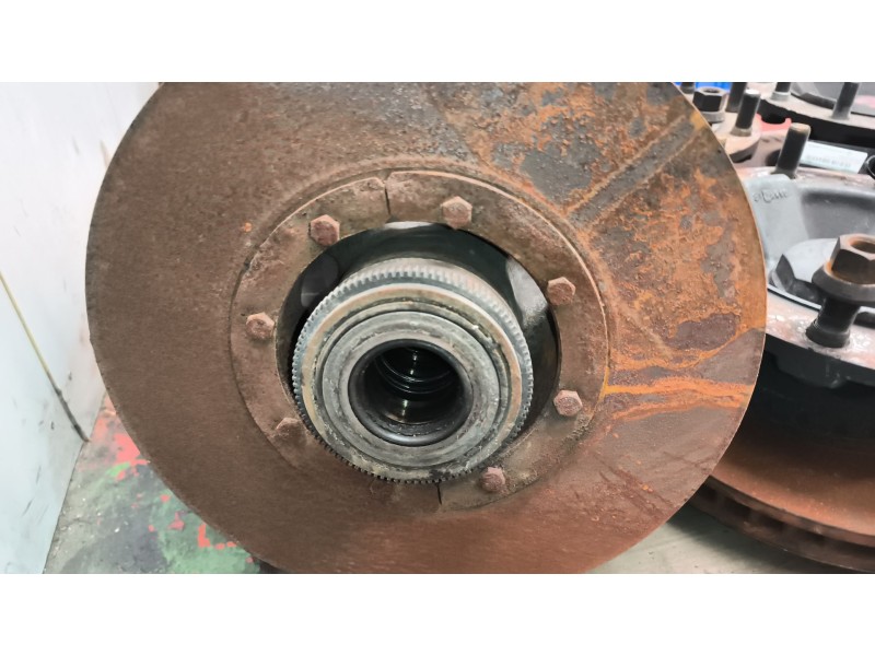 Recambio de buje delantero para renault premium lander 10.8 diesel referencia OEM IAM 7421022433  
