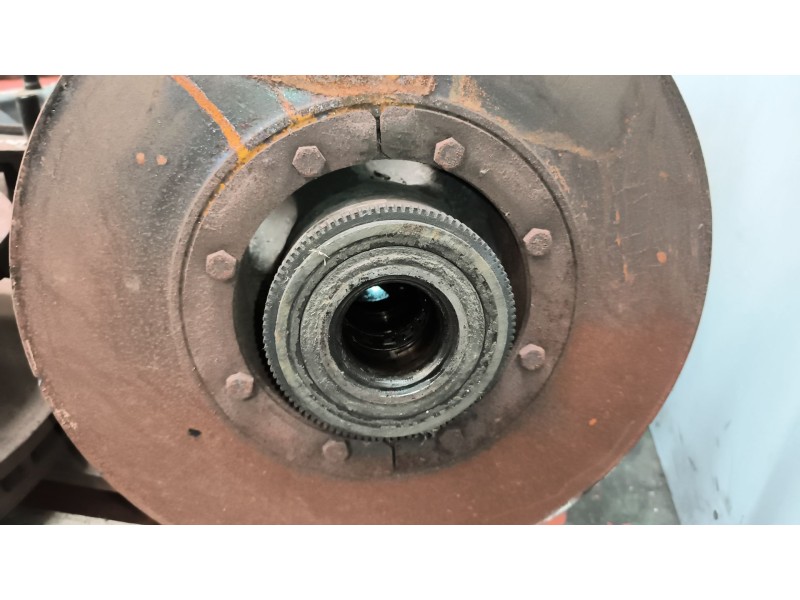 Recambio de buje delantero para renault premium lander 10.8 diesel referencia OEM IAM 7421022433  