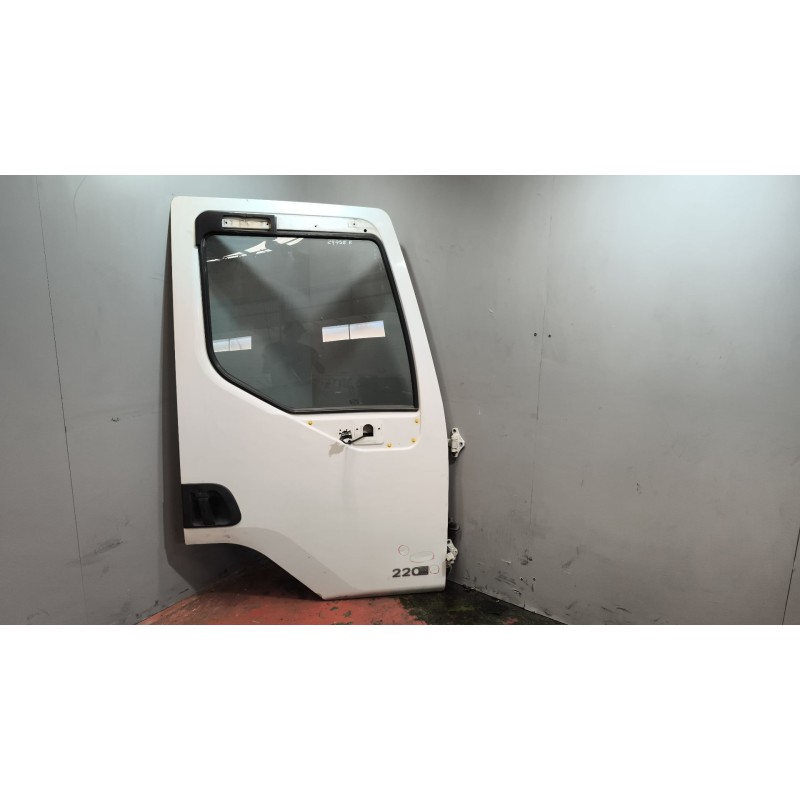 Recambio de puerta delantera derecha para renault midlum fg xxx.10    e4 cabina doble referencia OEM IAM 5600464824 5600464830 